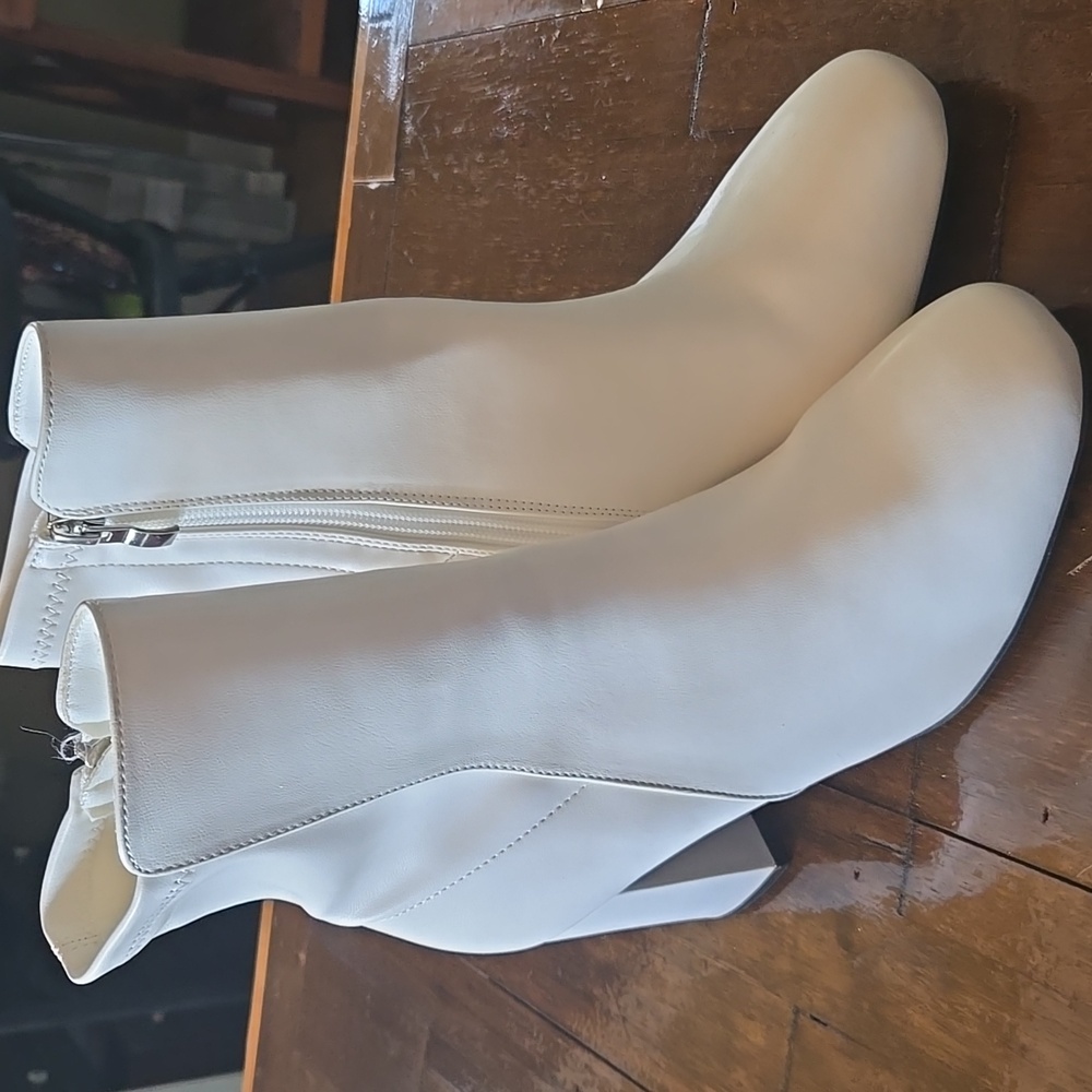 MIA Chic White Ankle Booties - Picture 1 of 5